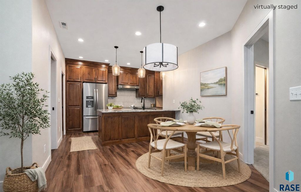 8607 W Shoreline Pl Place, Sioux Falls, SD 57107