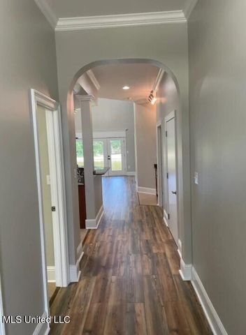 214 Capri Place, Ocean Springs, MS 39564