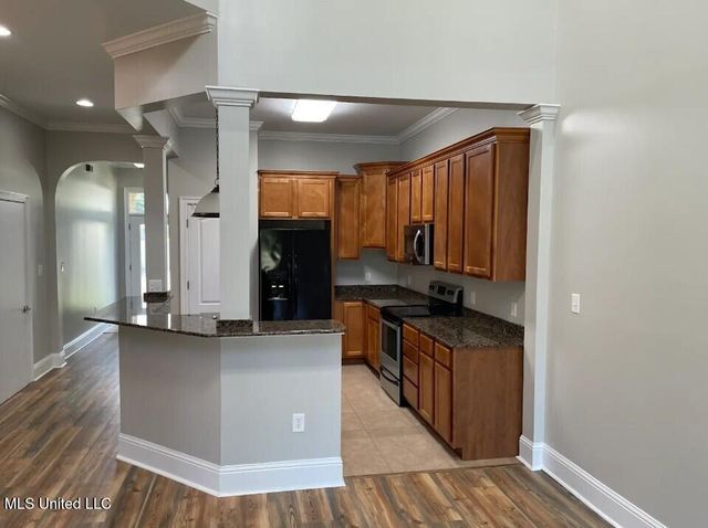 214 Capri Place, Ocean Springs, MS 39564