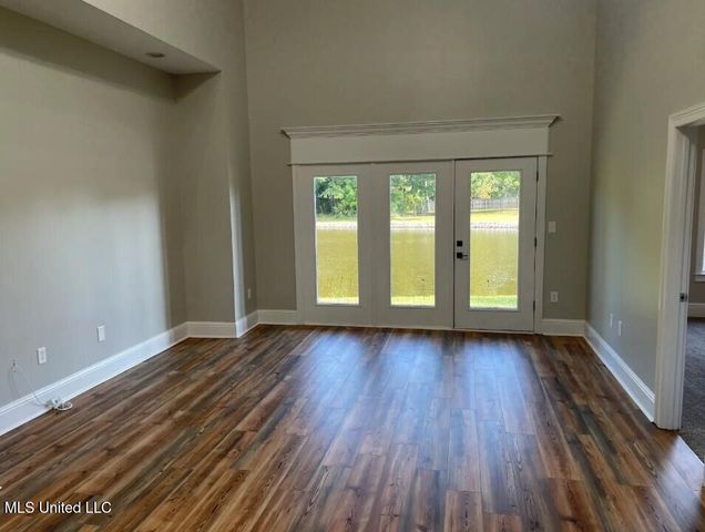 214 Capri Place, Ocean Springs, MS 39564