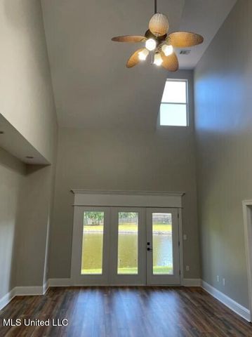 214 Capri Place, Ocean Springs, MS 39564