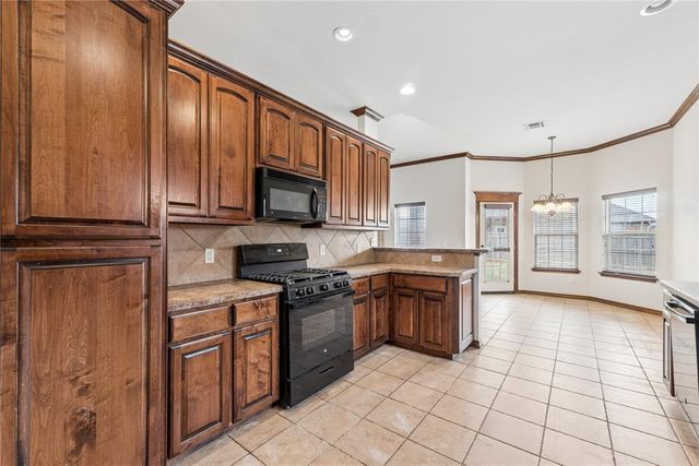 709 N White Tail Way, Mustang, OK 73064