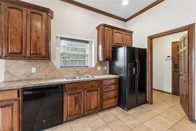 709 N White Tail Way, Mustang, OK 73064