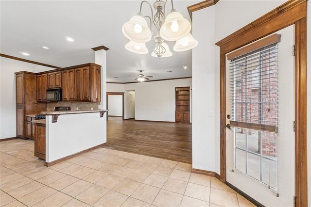 709 N White Tail Way, Mustang, OK 73064