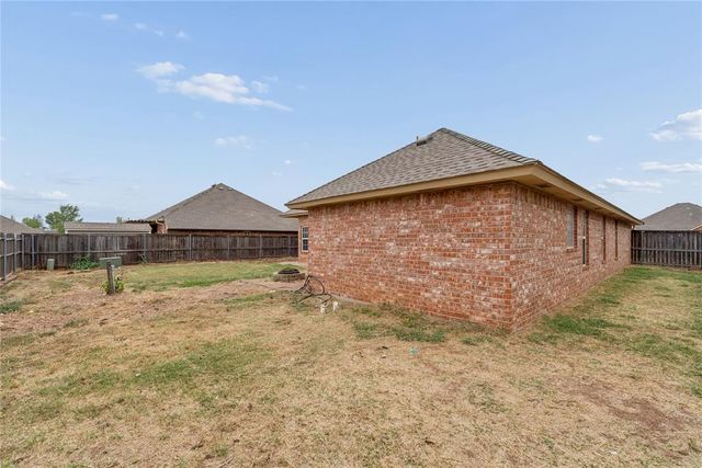 709 N White Tail Way, Mustang, OK 73064