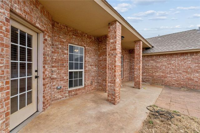 709 N White Tail Way, Mustang, OK 73064