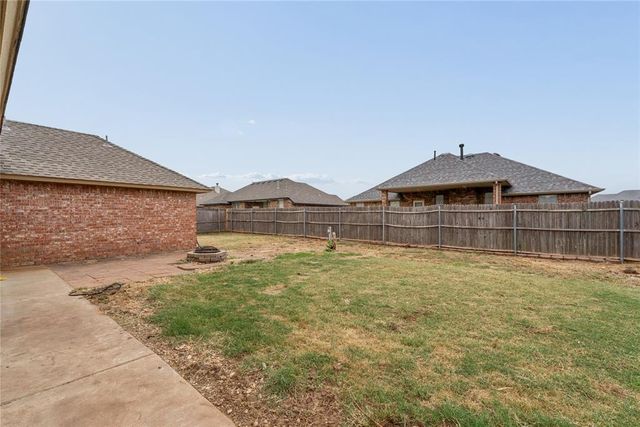 709 N White Tail Way, Mustang, OK 73064