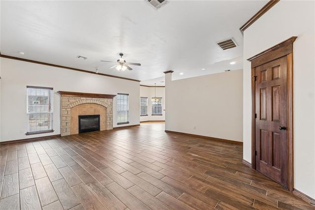 709 N White Tail Way, Mustang, OK 73064