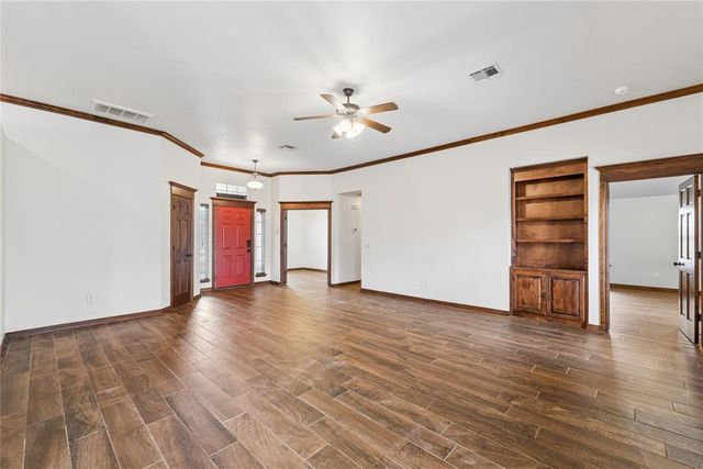709 N White Tail Way, Mustang, OK 73064