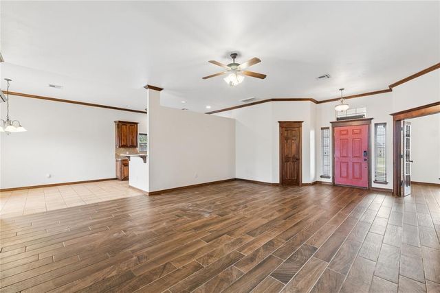 709 N White Tail Way, Mustang, OK 73064