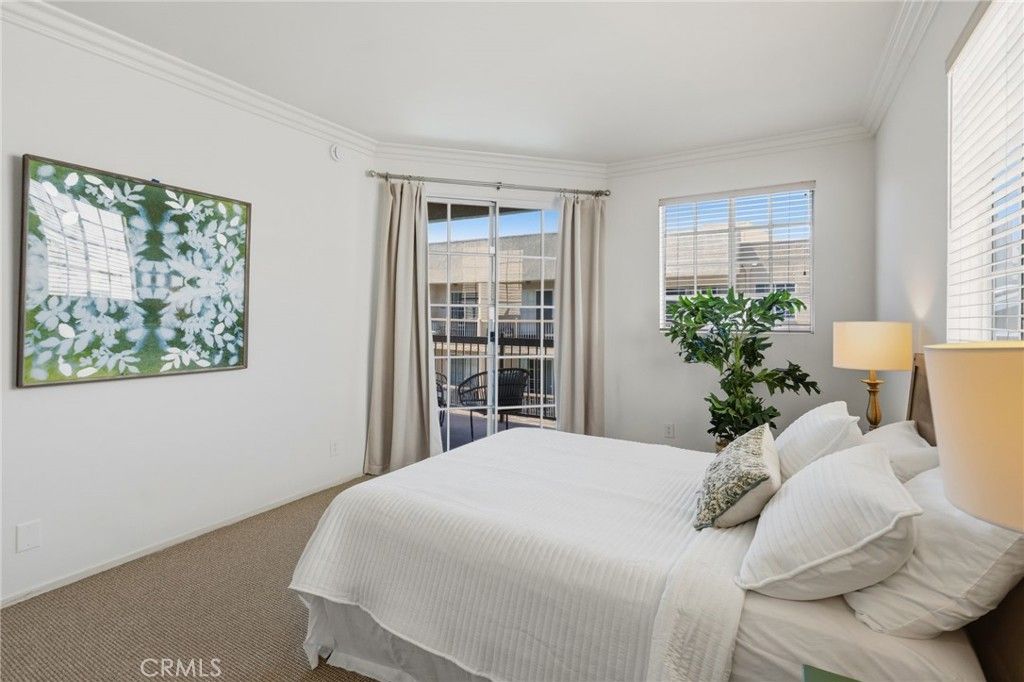 Image 13 of property listing at 10021 Tabor Street 302, Los Angeles, CA 90034