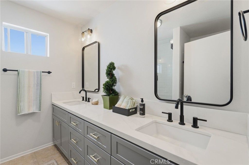 Image 15 of property listing at 10021 Tabor Street 302, Los Angeles, CA 90034