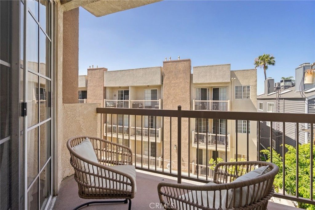 Image 21 of property listing at 10021 Tabor Street 302, Los Angeles, CA 90034