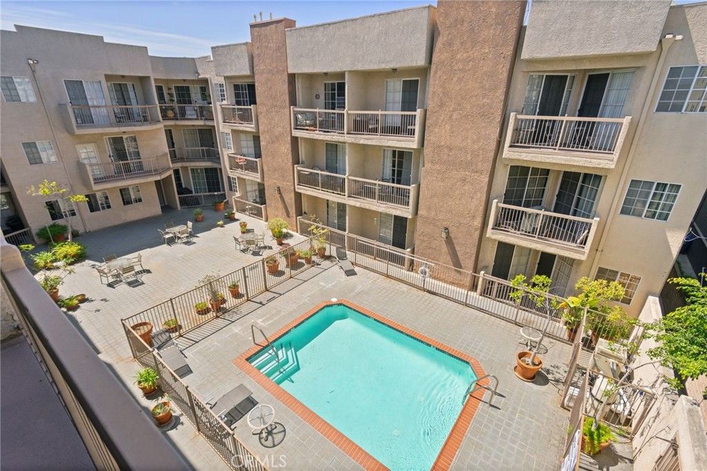 Image 22 of property listing at 10021 Tabor Street 302, Los Angeles, CA 90034