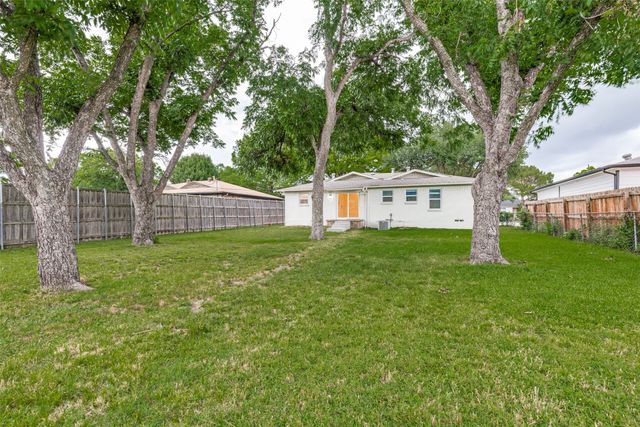1010 Noble Avenue, Carrollton, TX 75006