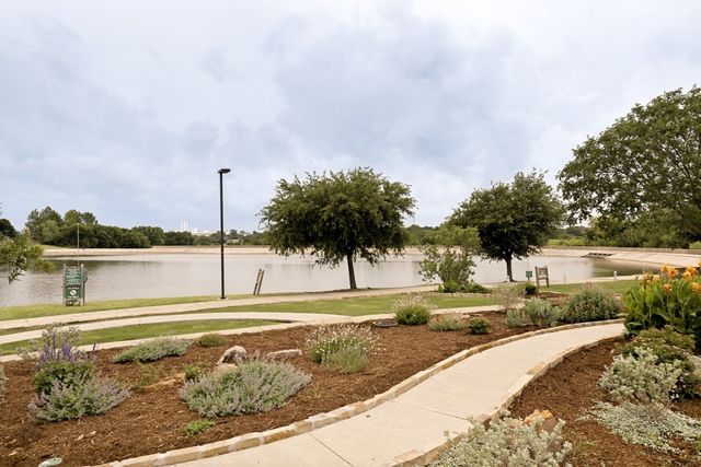 1010 Noble Avenue, Carrollton, TX 75006