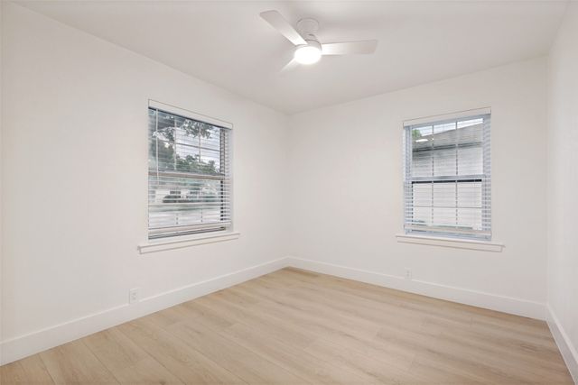 1010 Noble Avenue, Carrollton, TX 75006