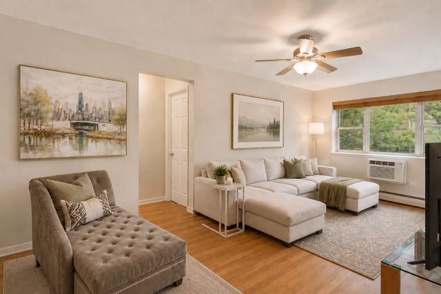 420 W Aldine Avenue 222, Chicago, IL 60657
