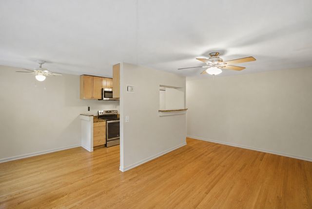420 W Aldine Avenue 222, Chicago, IL 60657