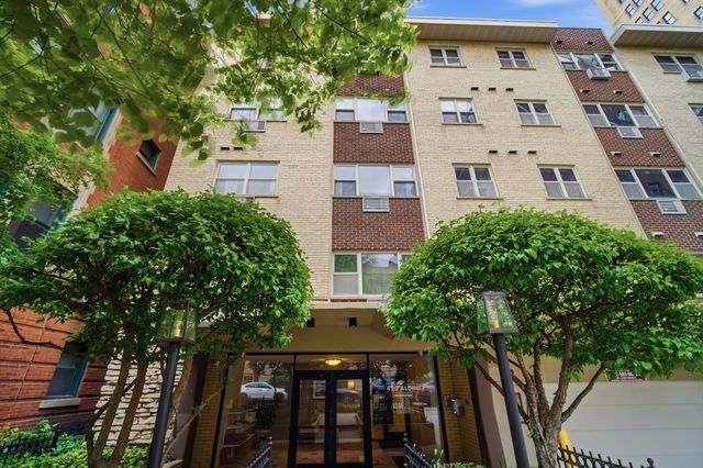 420 W Aldine Avenue 222, Chicago, IL 60657