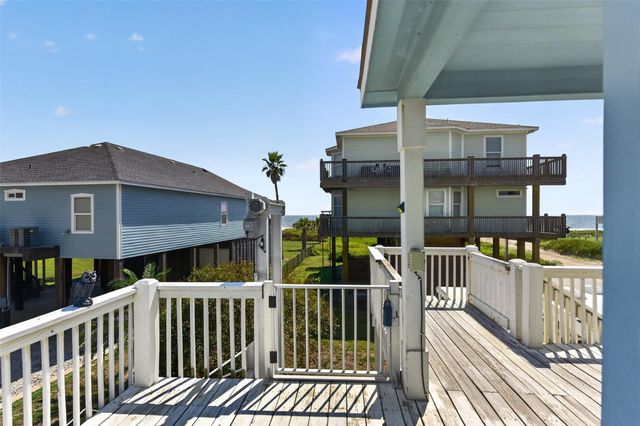 1978 Gulf Street, Crystal Beach, TX 77650