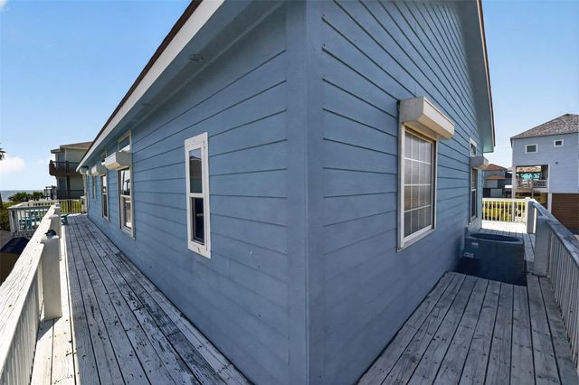 1978 Gulf Street, Crystal Beach, TX 77650