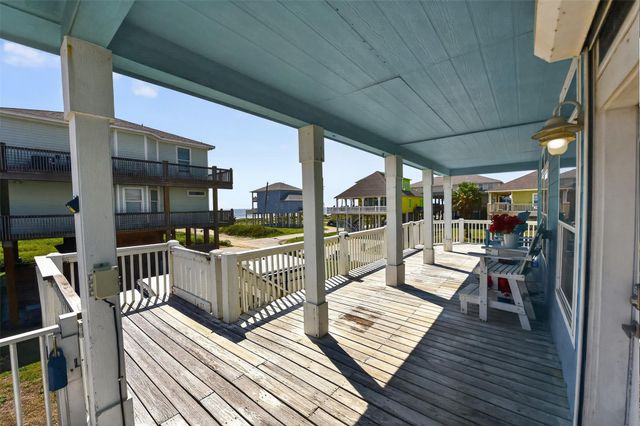 1978 Gulf Street, Crystal Beach, TX 77650