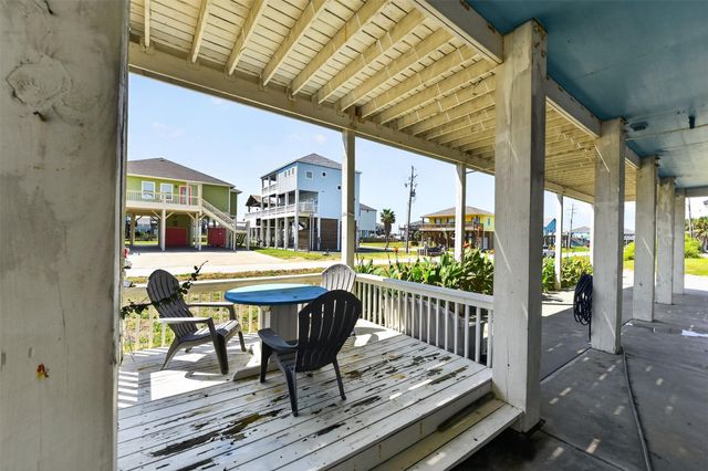 1978 Gulf Street, Crystal Beach, TX 77650