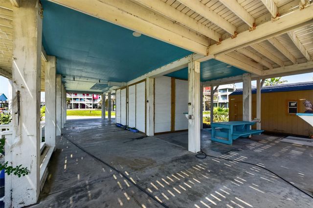 1978 Gulf Street, Crystal Beach, TX 77650