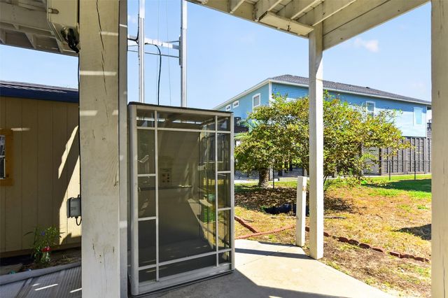 1978 Gulf Street, Crystal Beach, TX 77650