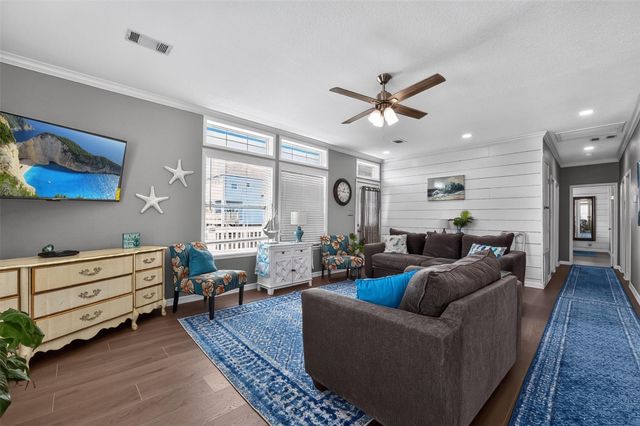1978 Gulf Street, Crystal Beach, TX 77650