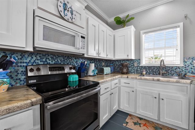 1978 Gulf Street, Crystal Beach, TX 77650