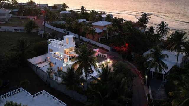 296 BRAVOS DE BOSTON, Vieques, PR 00765