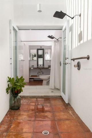 296 BRAVOS DE BOSTON, Vieques, PR 00765