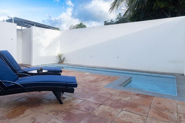 296 BRAVOS DE BOSTON, Vieques, PR 00765