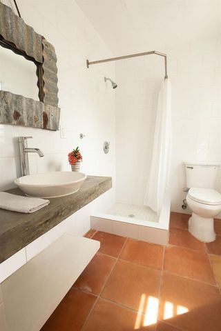 296 BRAVOS DE BOSTON, Vieques, PR 00765