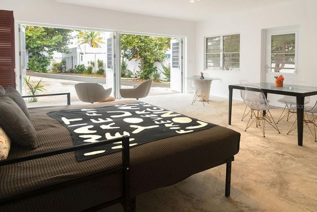 296 BRAVOS DE BOSTON, Vieques, PR 00765