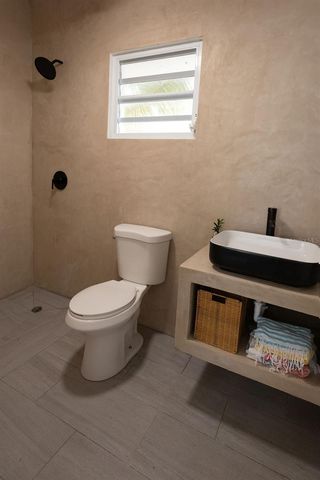 296 BRAVOS DE BOSTON, Vieques, PR 00765