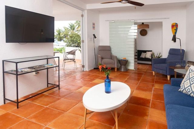 296 BRAVOS DE BOSTON, Vieques, PR 00765