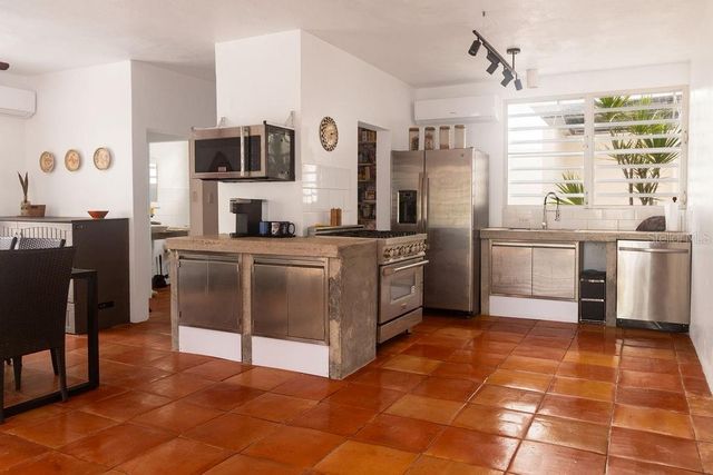 296 BRAVOS DE BOSTON, Vieques, PR 00765