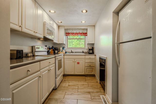 351 Woodridge Way, Pigeon Forge, TN 37863
