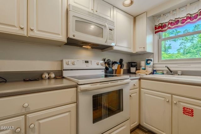 351 Woodridge Way, Pigeon Forge, TN 37863