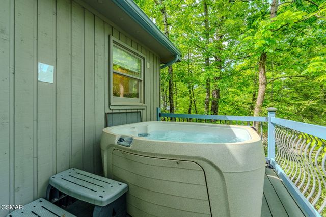 351 Woodridge Way, Pigeon Forge, TN 37863