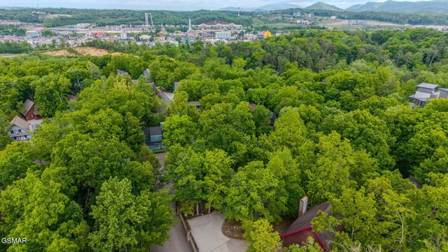 351 Woodridge Way, Pigeon Forge, TN 37863