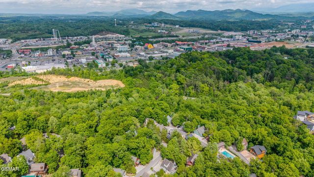 351 Woodridge Way, Pigeon Forge, TN 37863
