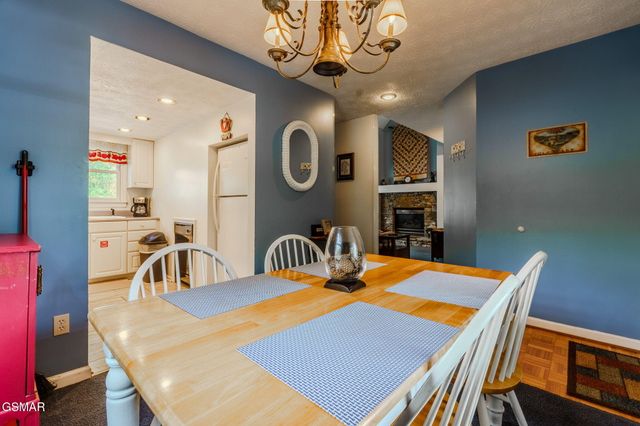 351 Woodridge Way, Pigeon Forge, TN 37863