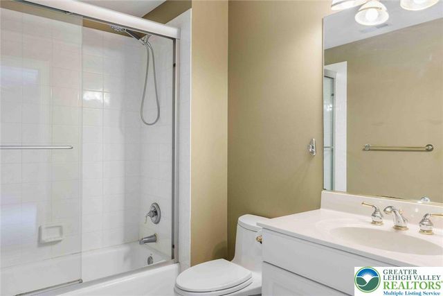 5572 Northwood Drive, Upper Saucon Twp, PA 18034