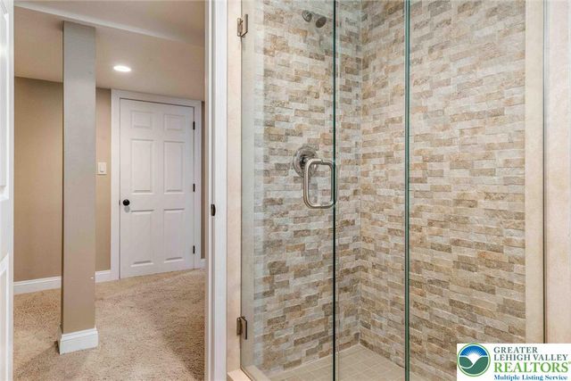 5572 Northwood Drive, Upper Saucon Twp, PA 18034