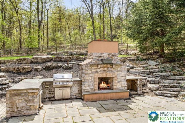 5572 Northwood Drive, Upper Saucon Twp, PA 18034