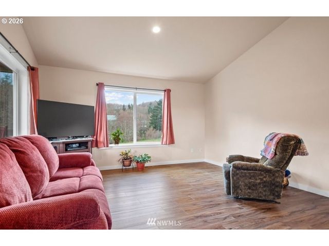 189 TROUT LAKES Rd, Castle Rock, WA 98611